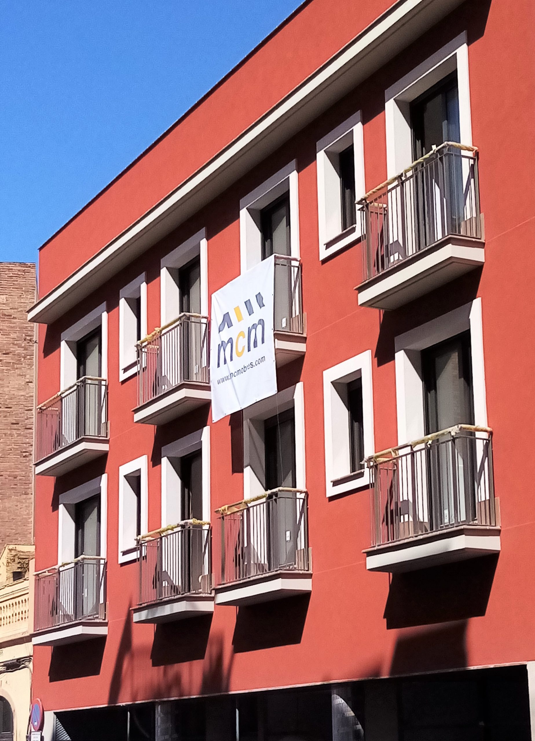 edificio de apartamentos y hotel nuevos Sabinox - Residencia en Esplugues de Llobregat