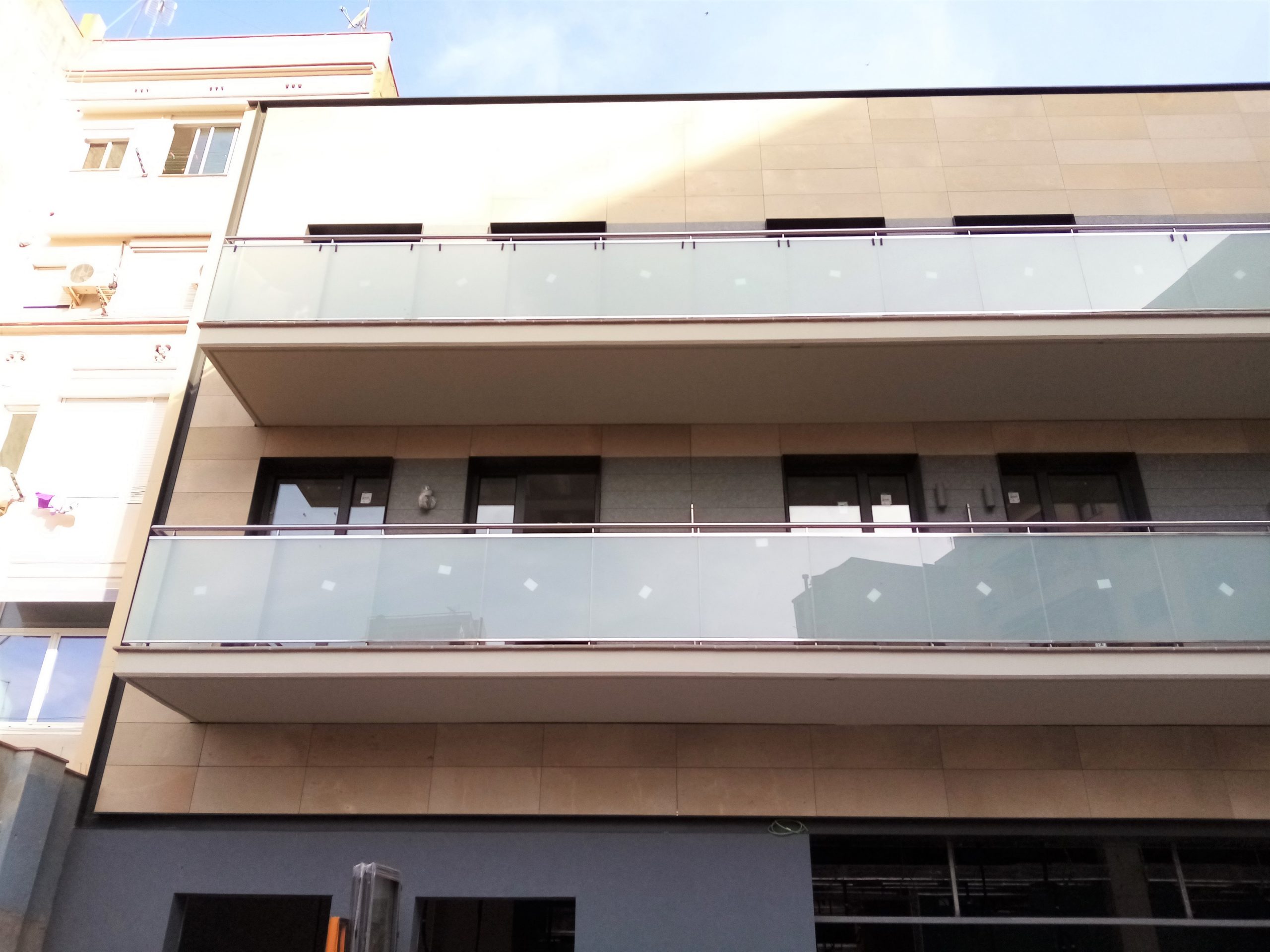 edificio de apartamentos y hotel nuevos Sabinox - Residencia en Esplugues de Llobregat